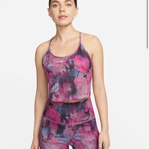 Nike Dri-FIT One
Women's Cropped Printed Tank Top
